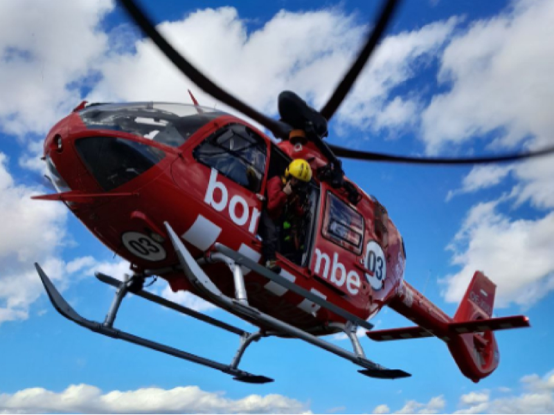 Imatge d'un helicòpter del GRAE durant un rescat de muntanya 