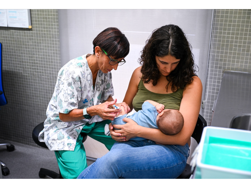 Imagen del artículo La immunització contra la bronquiolitis redueix un 90% els ingressos a l'UCI de nadons infectats
