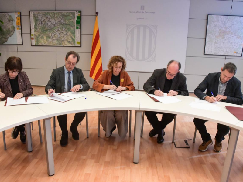 Imagen del artículo La Generalitat i les entitats professionals de la construcció signen un conveni per inspeccionar edificis amb risc per a les persones