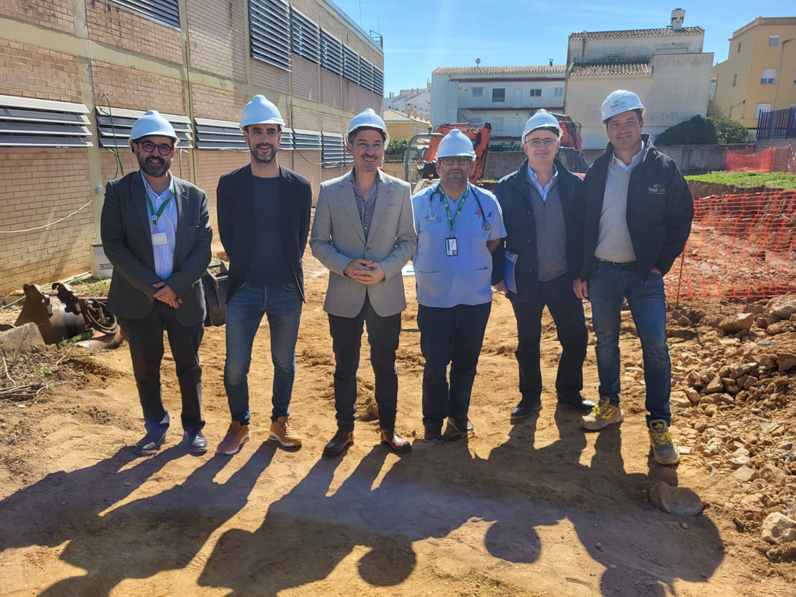 D'esquerra a dreta, Sergi Iglesia; Josep Bofill, Jaume Heredia, Vishal Shahani, Josep Maria Carreras i un representant de la constructora. D'esquerra a dreta, Sergi Iglesia; Josep Bofill, Jaume Heredia, Vishal Shahani, Josep Maria Carreras i un representant de la constructora.