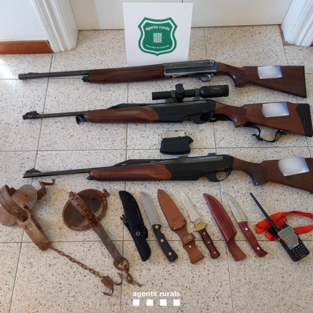 Els Agents Rurals denuncien una persona que circulava amb un vehicle amb una arma carregada i desenfundada al Lluçanès