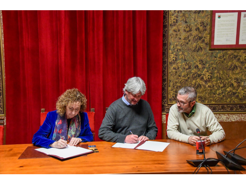 La consellera Ester Capella i l'alcalde de Moià signen un conveni per la millora d¿accessibilitat al polígon de la Teuleria 