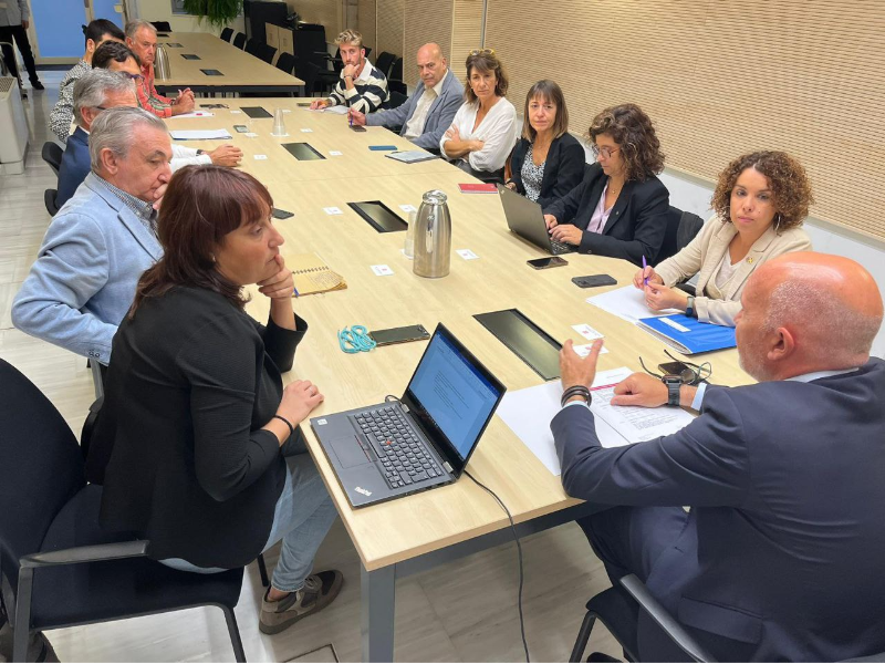 Imatge d'arxiu d'una de les reunions del grup de treball entre el departament d'Acció Climàtica i els representants dels municipis implicats en el POEM, celebrada el passat octubre