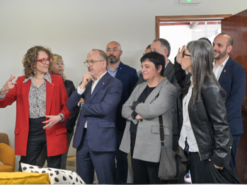 El conseller Campuzano i la consellera Verge, durant la visita a la Barnahus de Tortosa