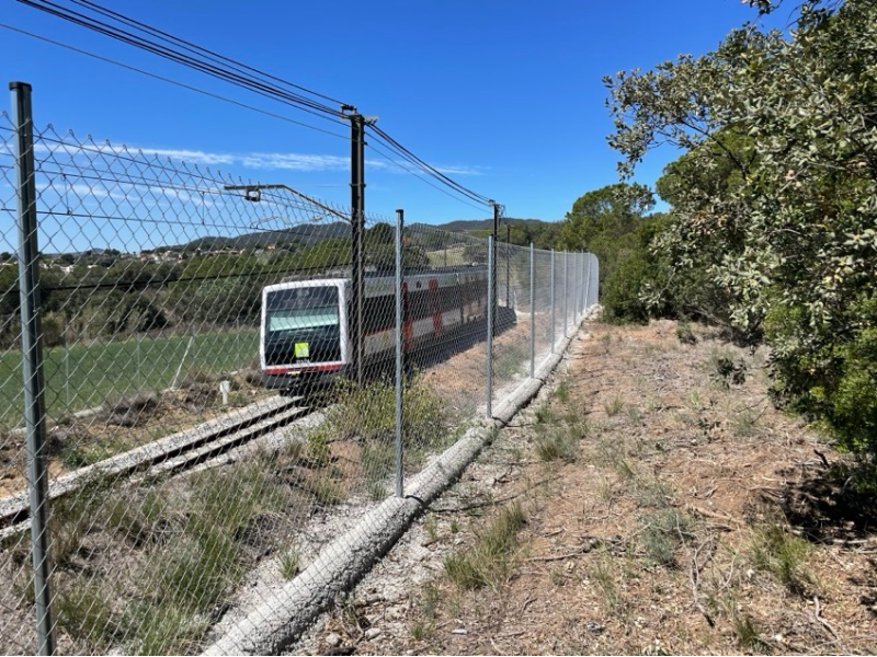 Imagen del artículo Ferrocarrils instal·larà nous tancaments entre les estacions de Bellaterra i Universitat Autònoma per evitar intrusions d'animals a la zona de vies