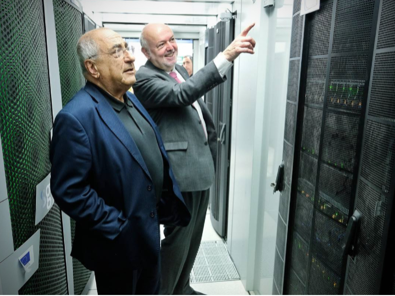 Imagen del artículo El conseller Nadal visita el nou Centre de Processament de Dades del CSUC, que multiplica per 25 la seva capacitat per emmagatzemar grans volums de dades