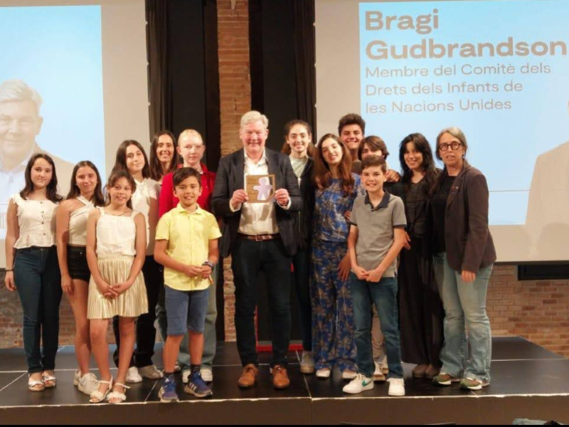 Imagen del artículo El Consell Nacional d'Infants i Adolescents de Catalunya fa entrega del Premi 20N a Bragi Gudbrandsson