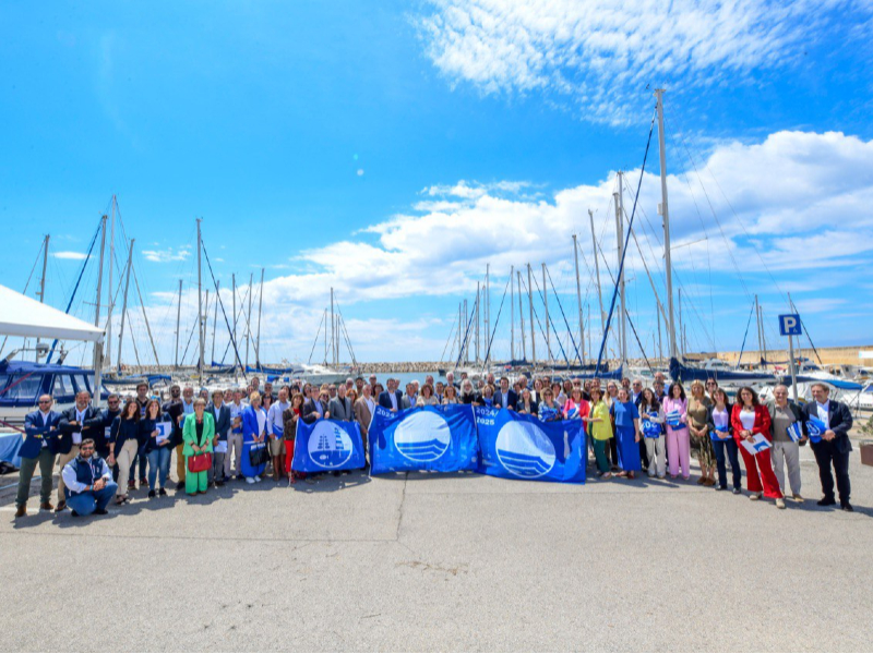 Imagen del artículo Lliurades les Banderes Blaves a 95 platges i 23 ports catalans