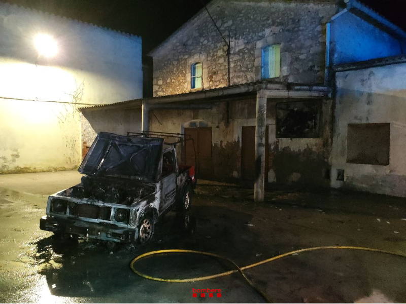 Incendi en una masia a Girona