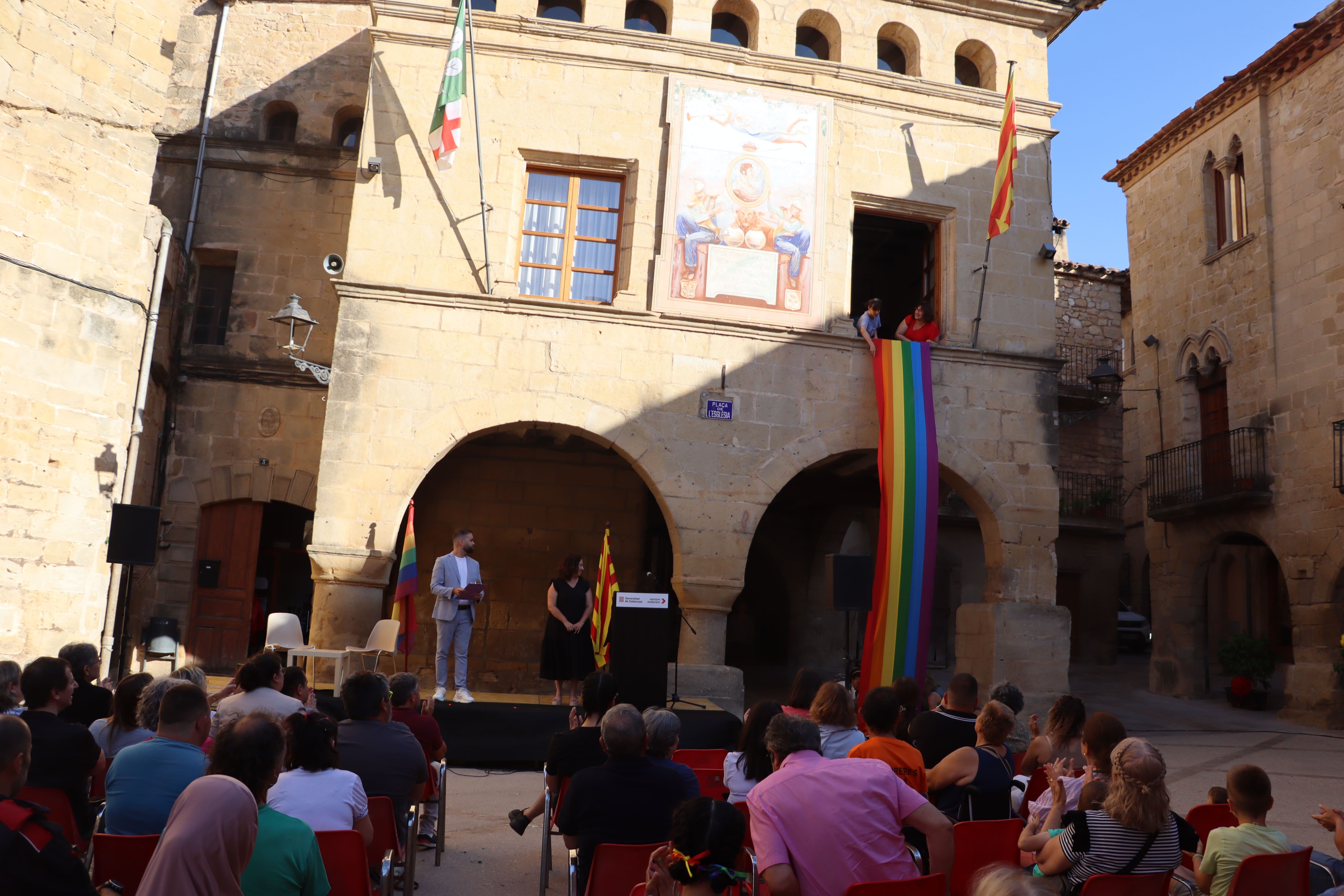 Horta de Sant Joan ha acollit la commemoració del Dia de l’Alliberament LGBTI+ a les Terres de l'Ebre. 