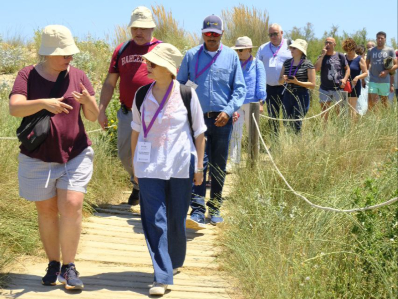 Representants de les regions, visitant la restauració dels sistemes dunars al Parc Natural del Montgrí, les Illes Medes i el Baix Ter.
