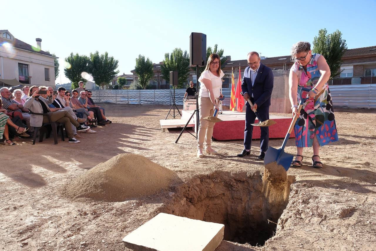 El conseller Carles Campuzano ha participat a l'acte de posada de la primera pedra de la residència de Calaf.
