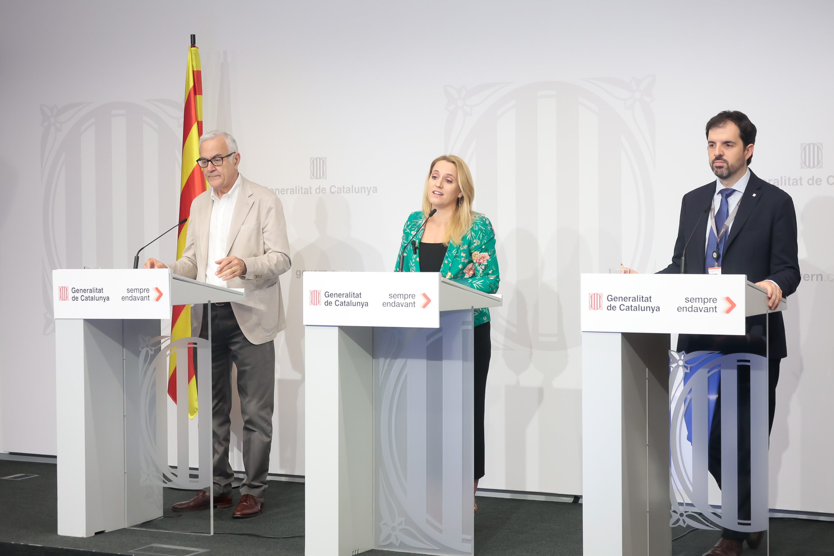D'esquerra a dreta, el secretari d’Afers Econòmics i Fons Europeus, Miquel Puig, la consellera d'Economia i Hisenda, Natàlia Mas Guix, i el director general de Fons Europeus i Ajuts d’Estat, Aleix Cubells