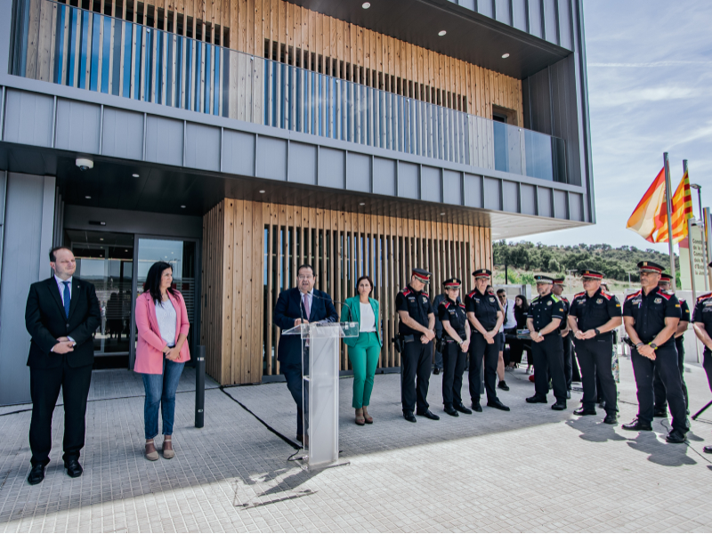 Imagen del artículo El conseller Elena inaugura la nova comissaria de la Jonquera