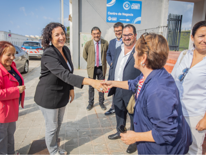 La consellera Romero durant la inauguració del centre de negocis IFACTORY