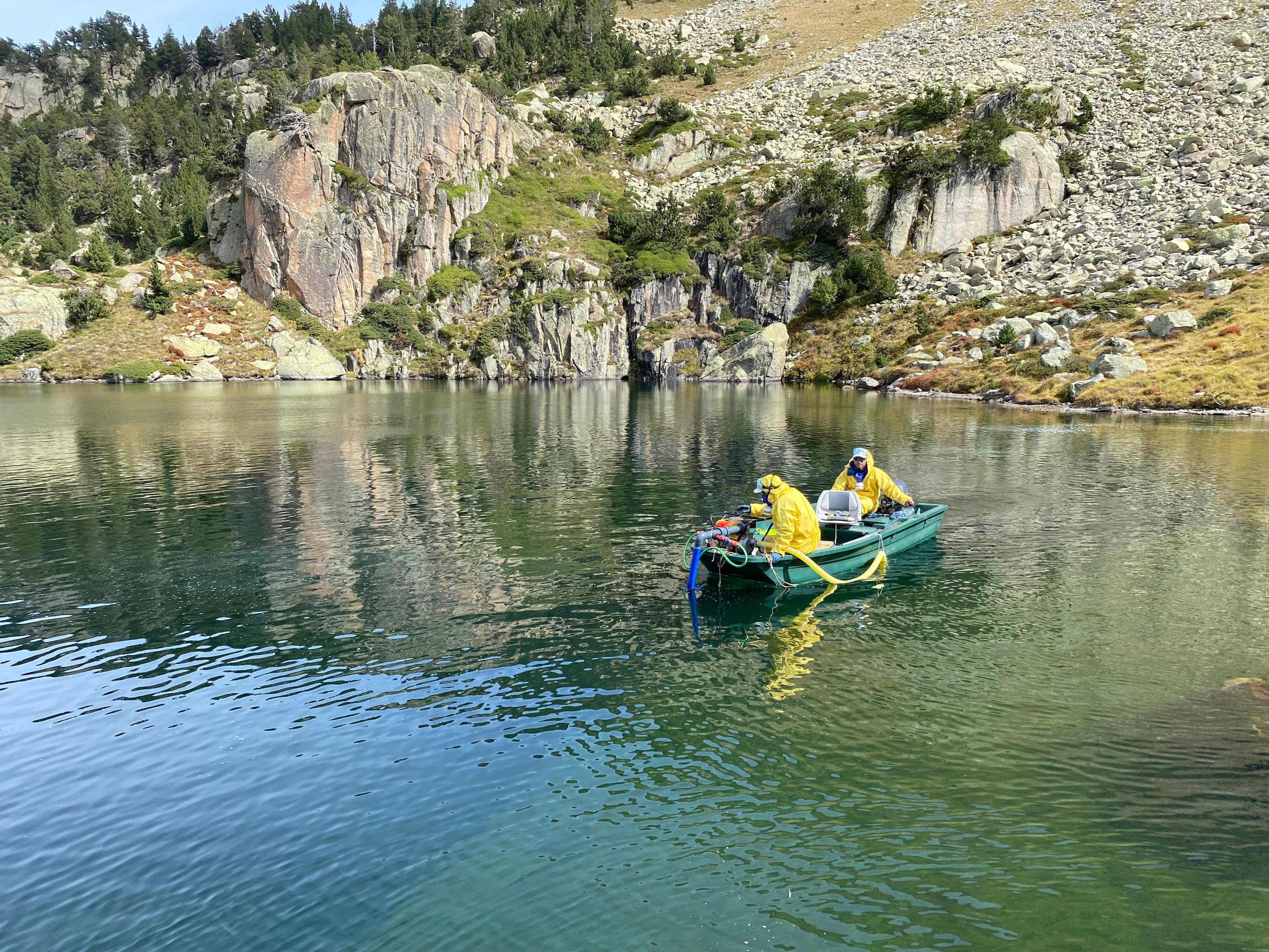 La prova pilot s’ha dut a terme en un estany situat a la zona perifèrica del Parc Nacional d’Aigüestortes i Estany de Sant Maurici, a la Vall d’Aran