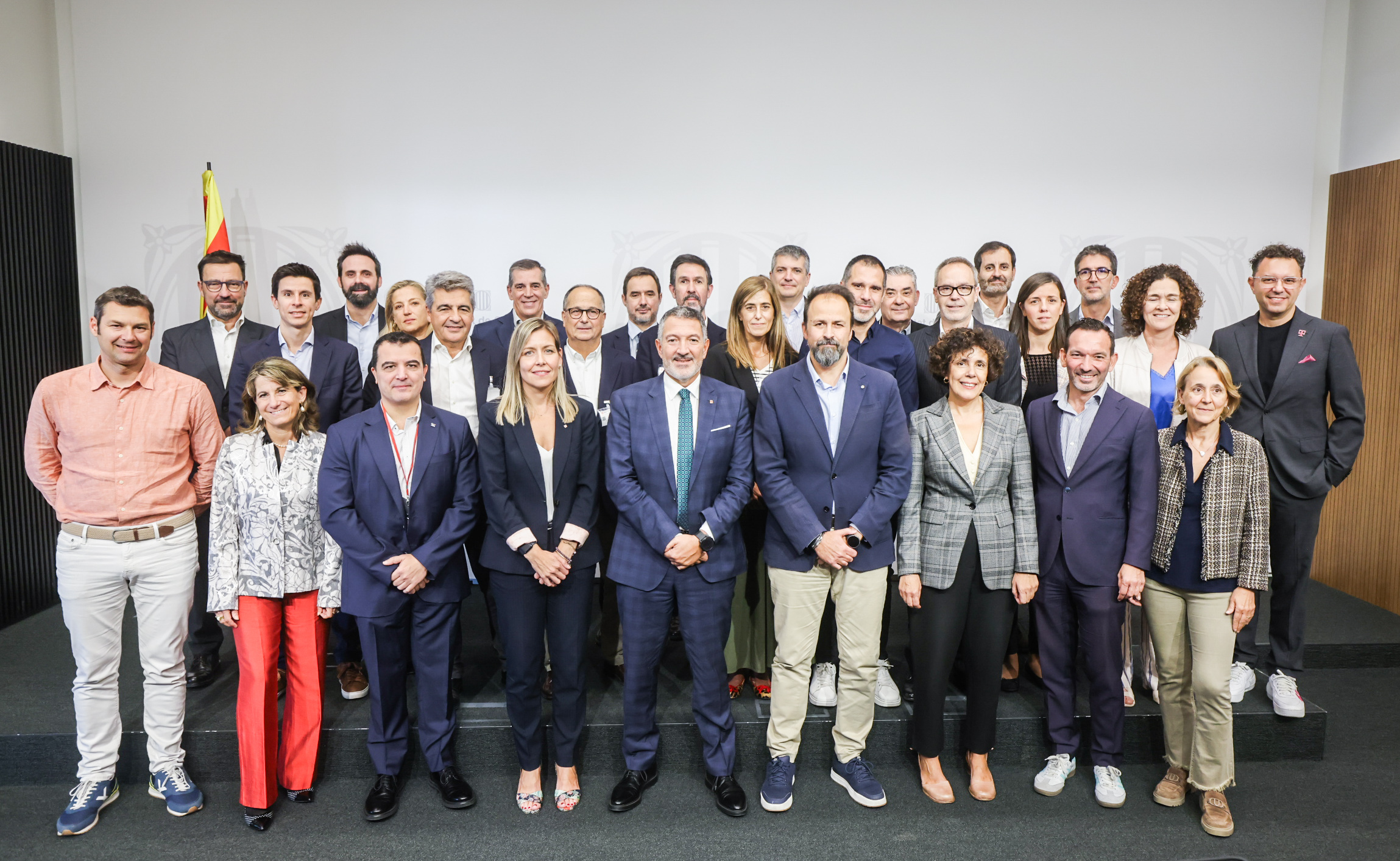 Foto amb empreses: El conseller Miquel Sàmper s’ha reunit amb més de vint empreses del sector tecnològic amb seu a Catalunya per analitzar conjuntament les seves necessitats, reptes i oportunitats de futur. La trobada ha comptat amb representants d’empreses del sector com ara: T-Systems, Cisco, Indra, Atos, Aws, Capgemini, DXC Technology, Eviden, Fujitsu, Google, Hewlett Packard, Ayesa, IBM, Inetum, Kyndryl, NTT Data, Masorange, Salesforce, Seidor, SopraSteria, Vodafone i directius del Cercle Te