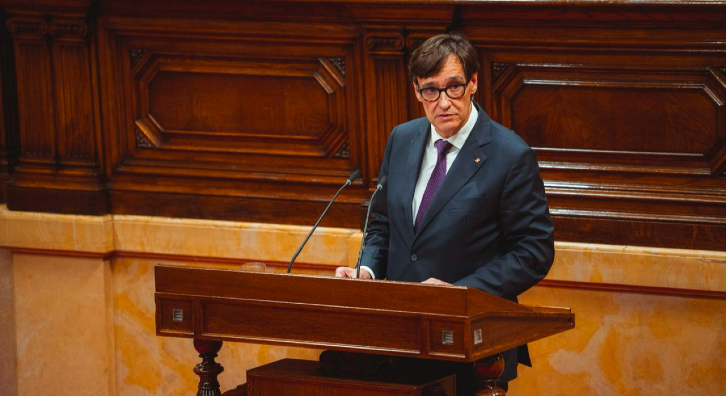 El president de la Generalitat, Salvador Illa, ha obert el primer debat sobre l'orientació política general del Govern d'aquesta legislatura. (Fotografia: Arnau Carbonell)