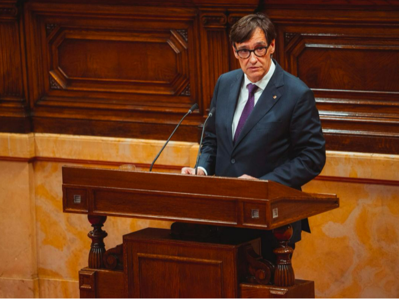 El president de la Generalitat, Salvador Illa, ha obert el primer debat sobre l'orientació política general del Govern d'aquesta legislatura. (Fotografia: Arnau Carbonell)