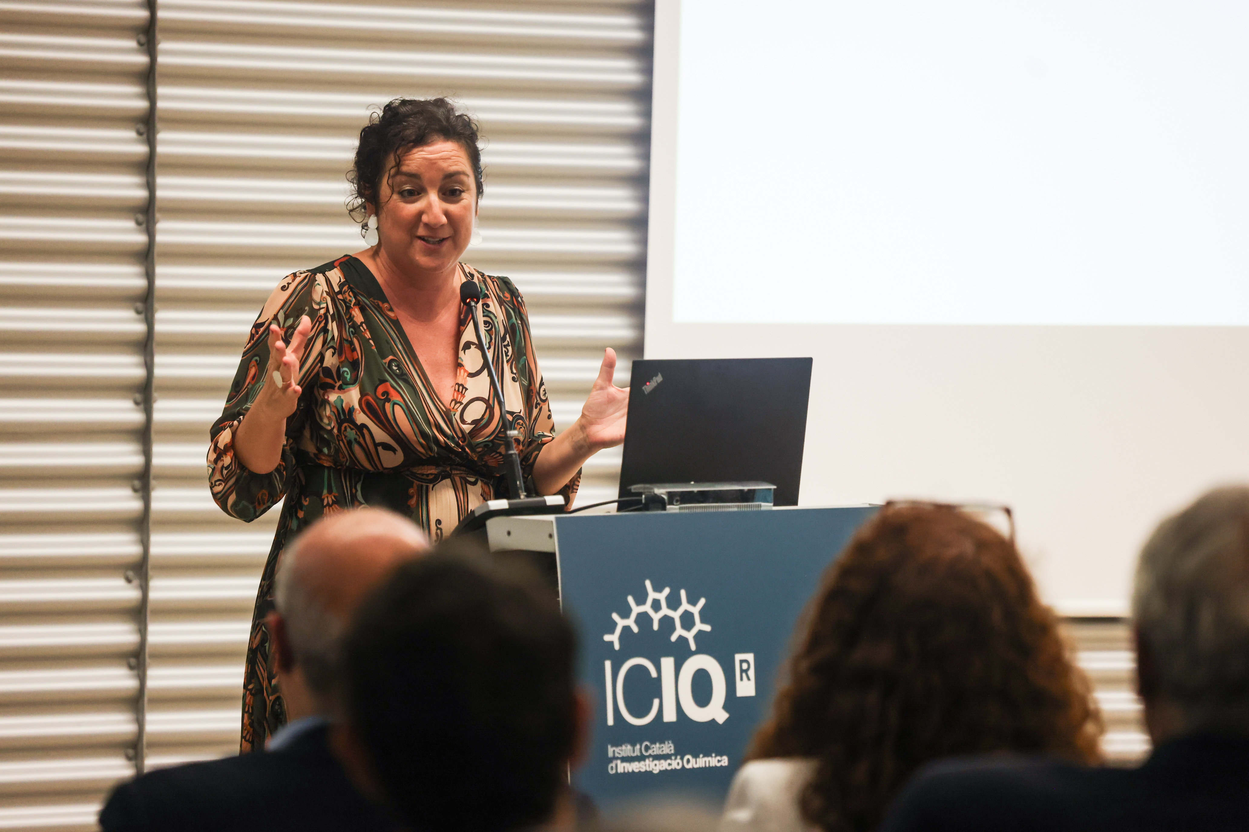 La consellera Romero durant la seva intervenció en l’acte de lliurament dels III Premis BASF-ICIQ