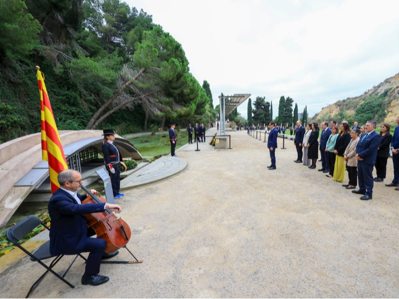 El president Illa i el Govern fa l'ofrena a la tomba del president Companys