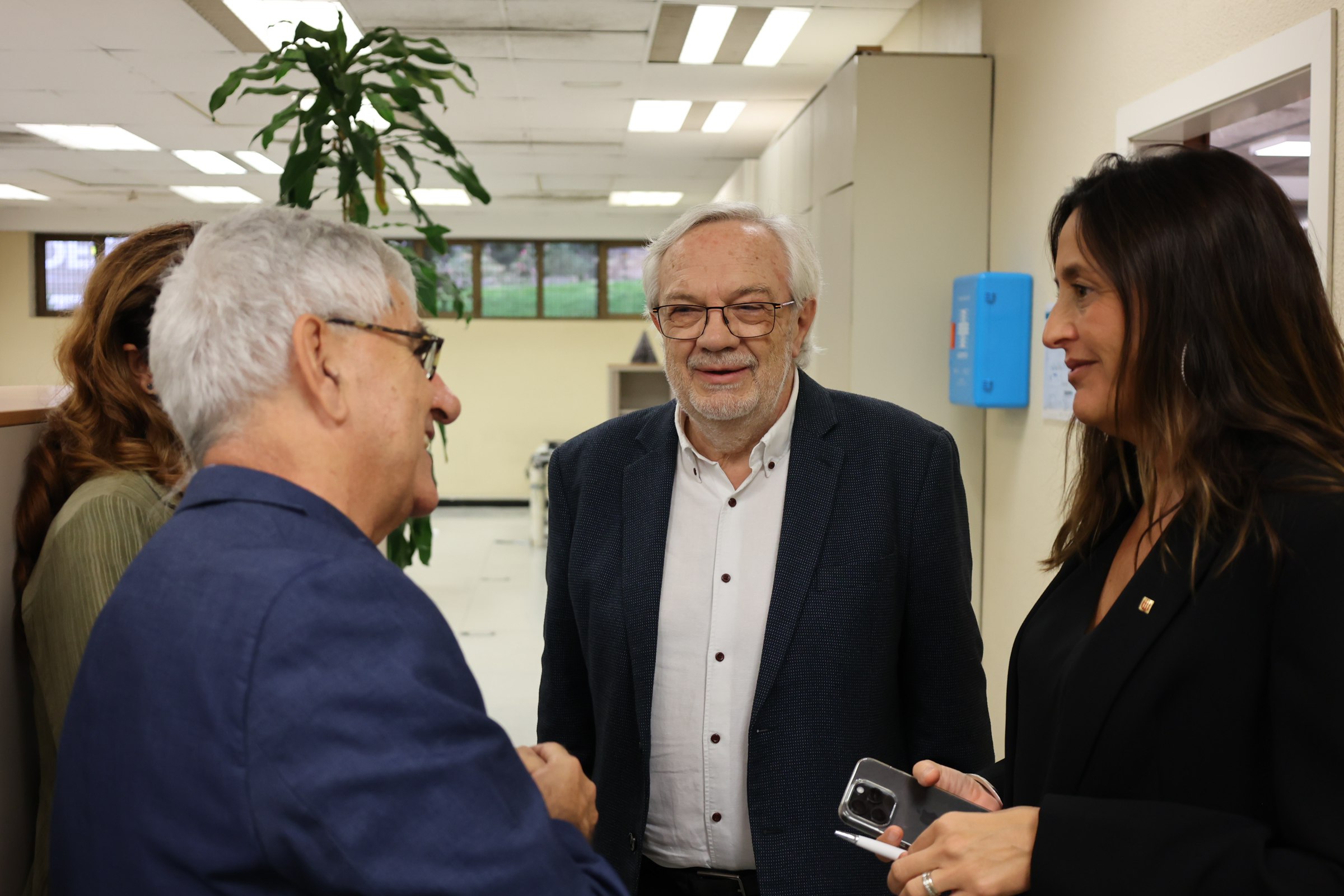 La consellera d'Educació i FP, Esther Niubó, amb Joan Manuel del Pozo i Jesús Vinyes