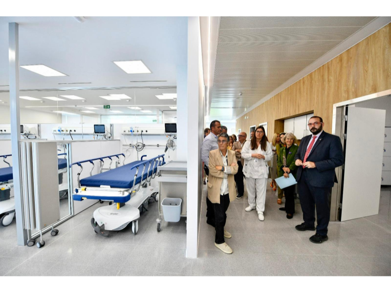 La consellera de Salut, Olga Pané, ha visitat avui l'ampliació del bloc quirúrgic de l'Hospital de Mataró.