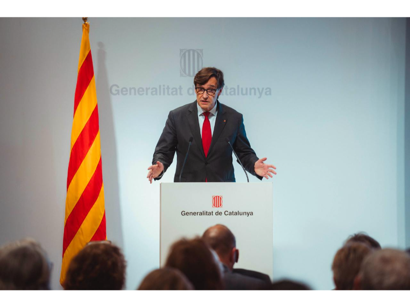 El president Illa ha clos l'acte de commemoració de la fundació de l'Assemblea de Catalunya (Fotografia: Arnau Carbonell)