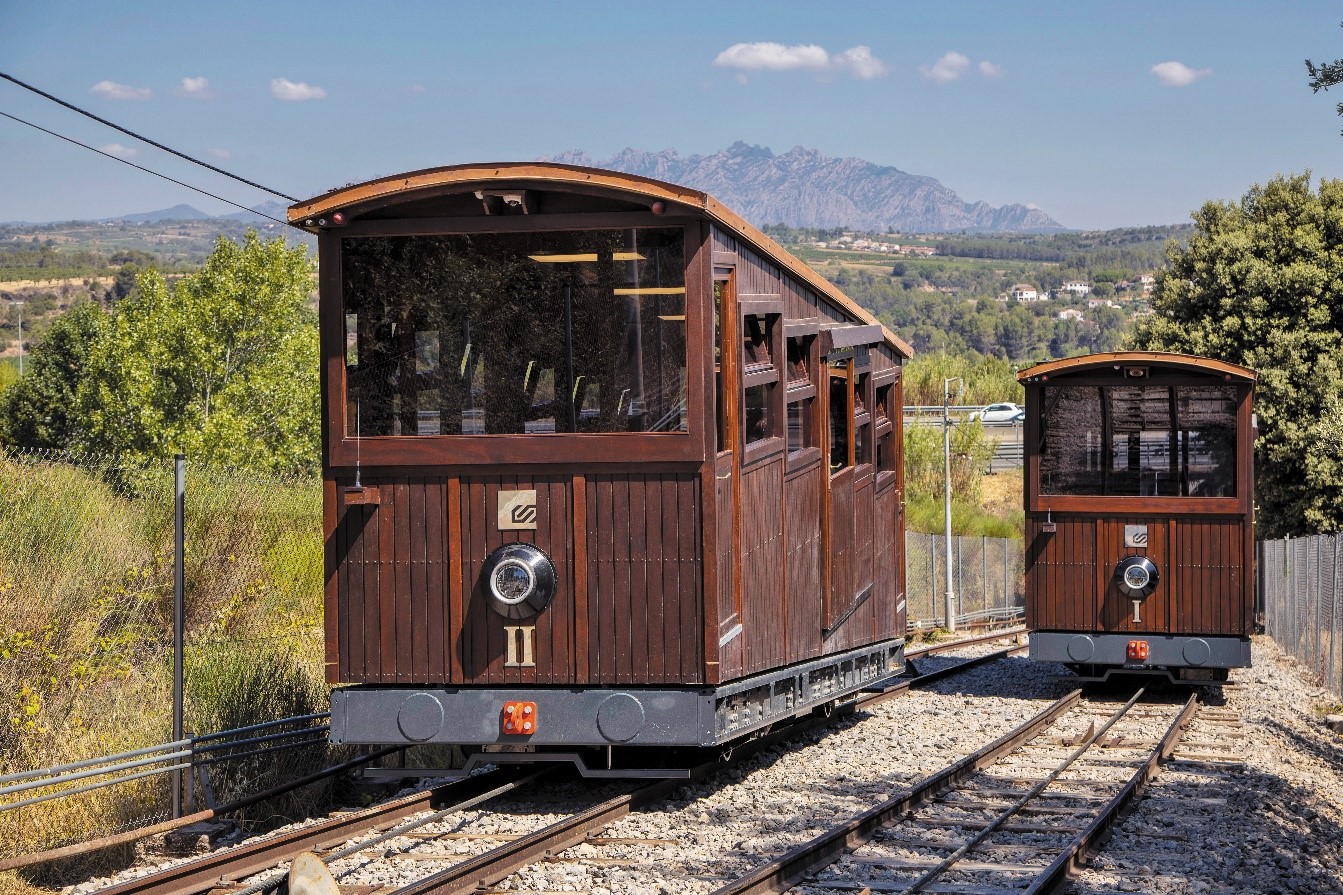 Els cotxes modernitzats del funicular, després de la seva renovació el 2017.