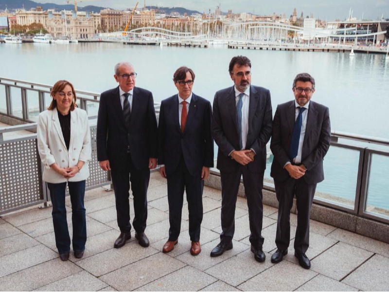 El president i la consellera amb el nou president i el president sortint del Port. Fotografia: Arnau Carbonell