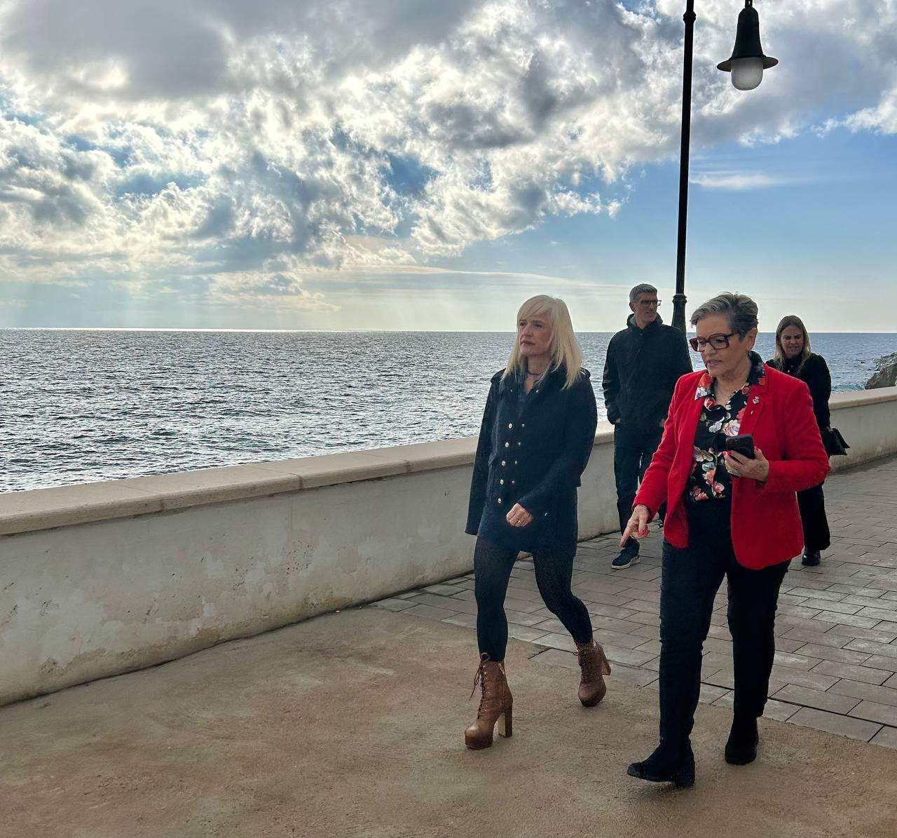 La delegada Pilar Díaz visita Sant Pol de Mar 