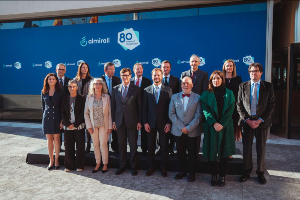 El president Illa durant el 80è aniversari d'Almirall (foto: Arnau Carbonell)