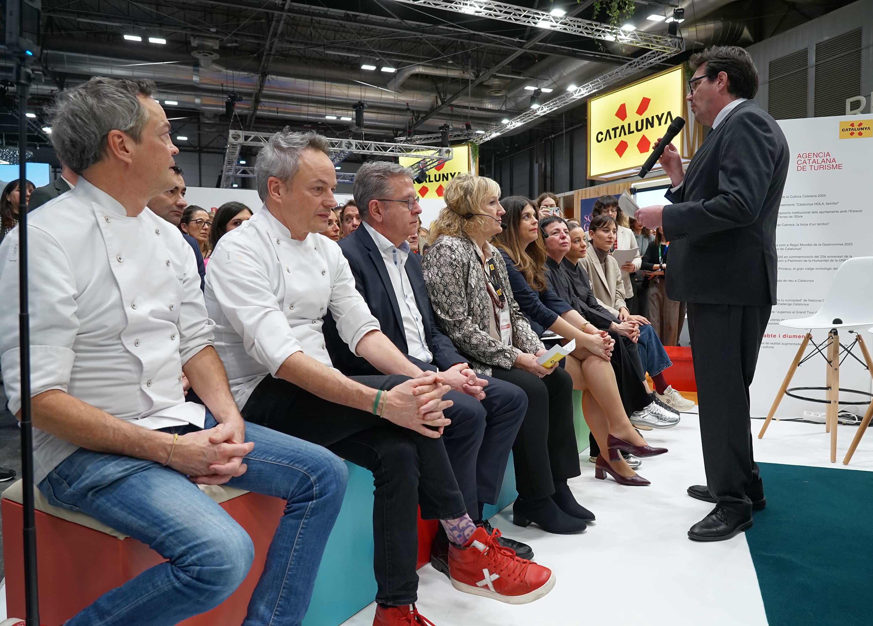 El  secretari d’Empresa i Competitivitat,  Jaume Baró, la directora de Turisme, Cristina Lagé, i la directora de l'ACT, Arantxa Calvera, en la presentació a Fitur