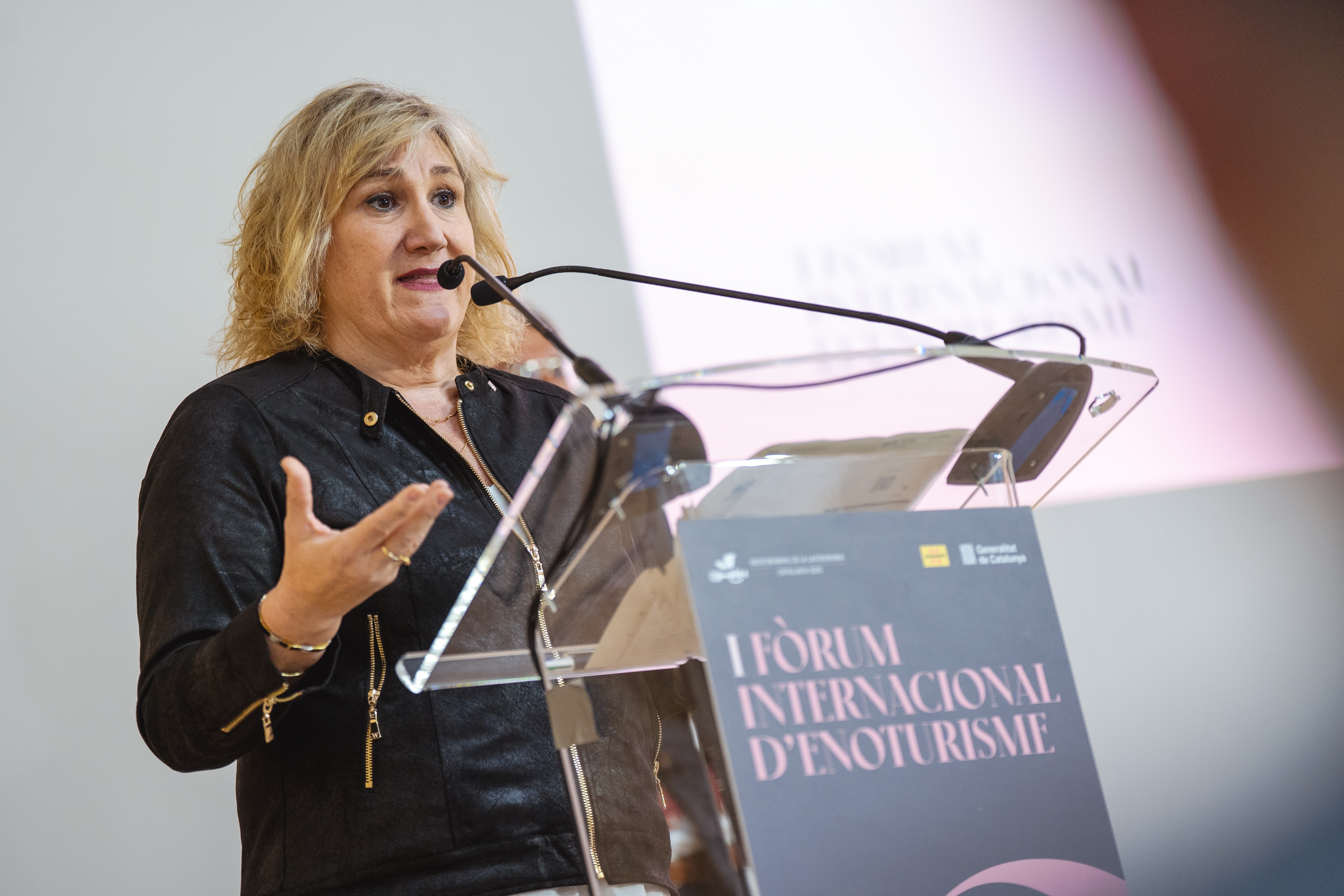 La directora general de Turisme, Cristina Lagé, en la inauguració del I Fòrum Internacional d’Enoturisme 