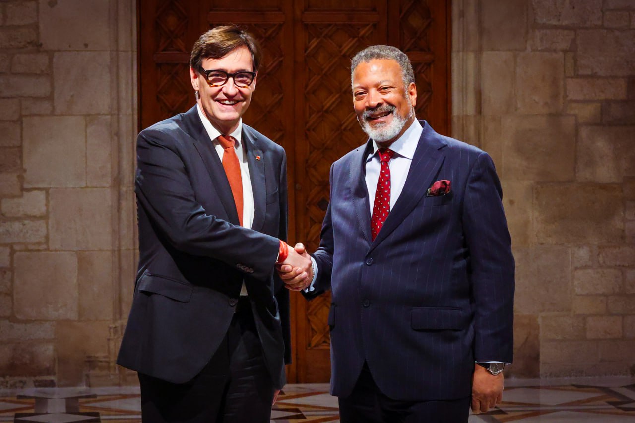 El president de la Generalitat, Salvador Illa, ha presidit aquest vespre la recepció oficial a l’ISE, on ha rebut el director general de l’ISE, Mike Blackman. Fotografia: Jordi Bedmar El president de la Generalitat, Salvador Illa, ha presidit aquest vespre la recepció oficial a l’ISE, on ha rebut el director general de l’ISE, Mike Blackman. Fotografia: Jordi Bedmar