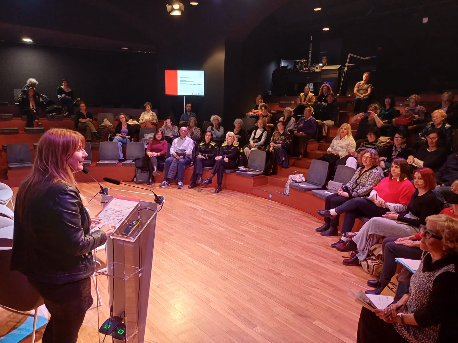 la taula rodona 'Recerca, dades i gènere: reptes i oportunitats'