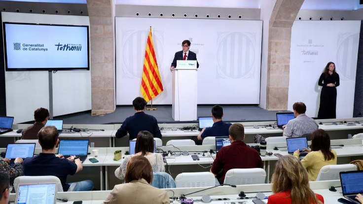 El president Illa ha comparegut aquest migdia des de la sala de premsa del Palau de la Generalitat