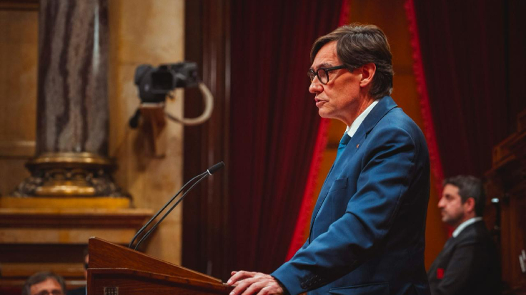  El president Illa al ple del Parlament, per a informar sobre l'apagada