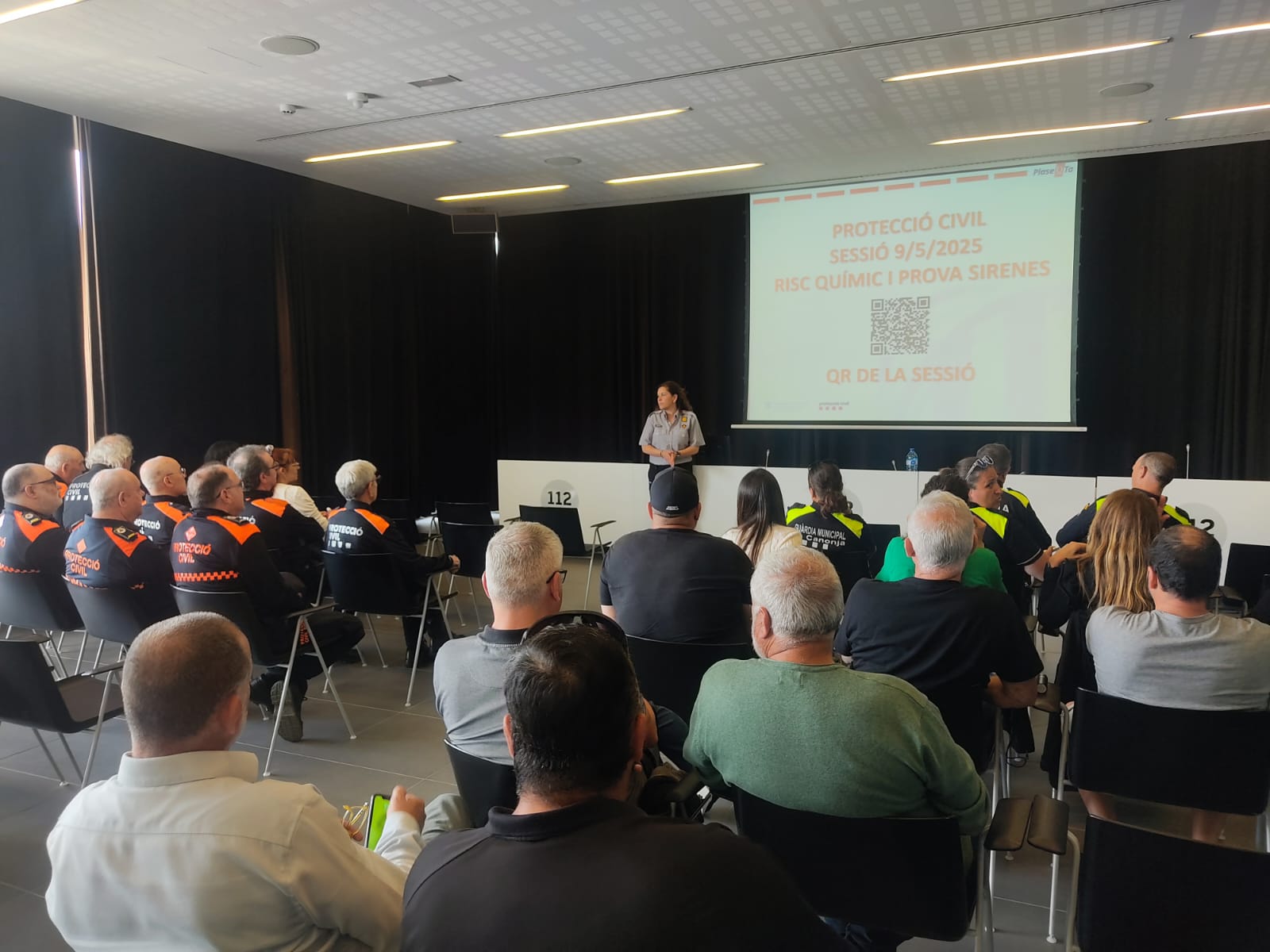 Una de les sessions celebrades a l'edifici CAT112 de Reus. 