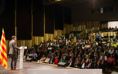El president davant el món municipalista que s'ha congregat a l'auditori. Autor: Rubén Moreno