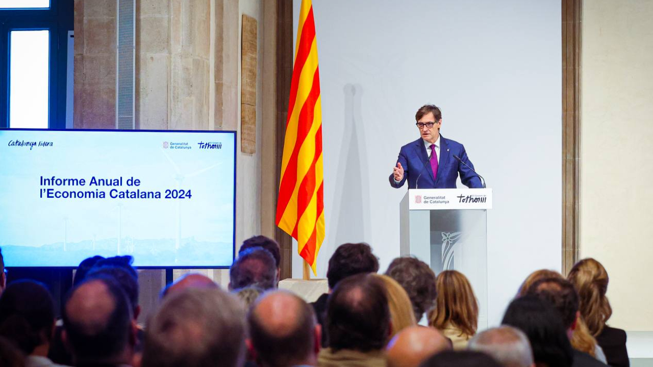 El president Illa, durant la seva intervenció en l'acte. Fotografia: Jordi Bedmar El president Illa, durant la seva intervenció en l'acte. Fotografia: Jordi Bedmar