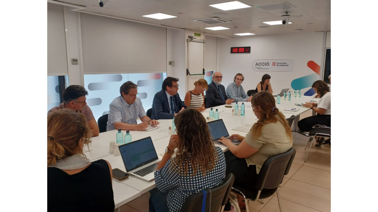 El secretari d’Empresa i Competitivitat d‘Empresa i Treball, Jaume Baró, i la presidenta delegada de l'Àrea de Desenvolupament Econòmic i Turisme de la Diputació de Barcelona, Ana María Martínez, en la presentació de l'informe. El secretari d’Empresa i Competitivitat d‘Empresa i Treball, Jaume Baró, i la presidenta delegada de l'Àrea de Desenvolupament Econòmic i Turisme de la Diputació de Barcelona, Ana María Martínez, en la presentació de l'informe.