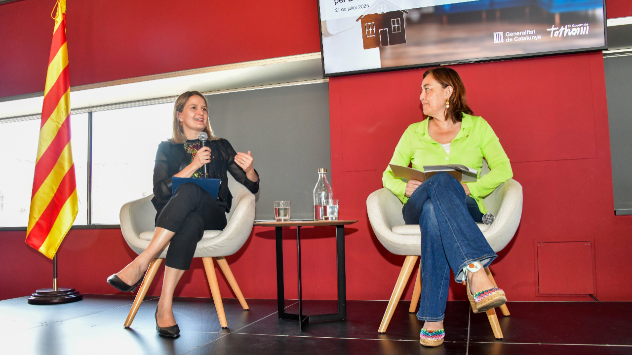 Les dues conselleres, durant l'acte.