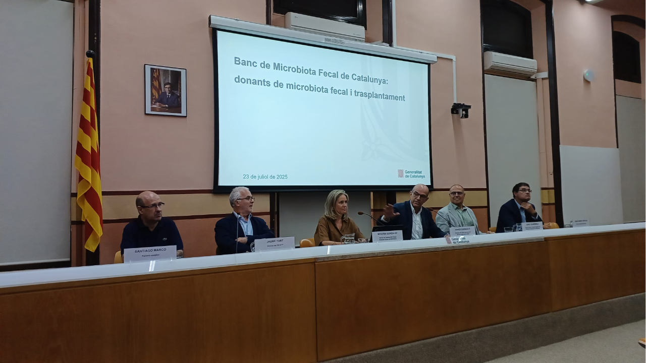 Santiago Marco (pacient receptor); Jaume Tort (OCATT); Begoña González (Clínic); Ignasi Carrasco (CatSalut); Jordi Guardiola (Bellvitge), i Joan Ramon Grífols (BST), avui en roda de premsa a Salut. Santiago Marco (pacient receptor); Jaume Tort (OCATT); Begoña González (Clínic); Ignasi Carrasco (CatSalut); Jordi Guardiola (Bellvitge), i Joan Ramon Grífols (BST), avui en roda de premsa a Salut.